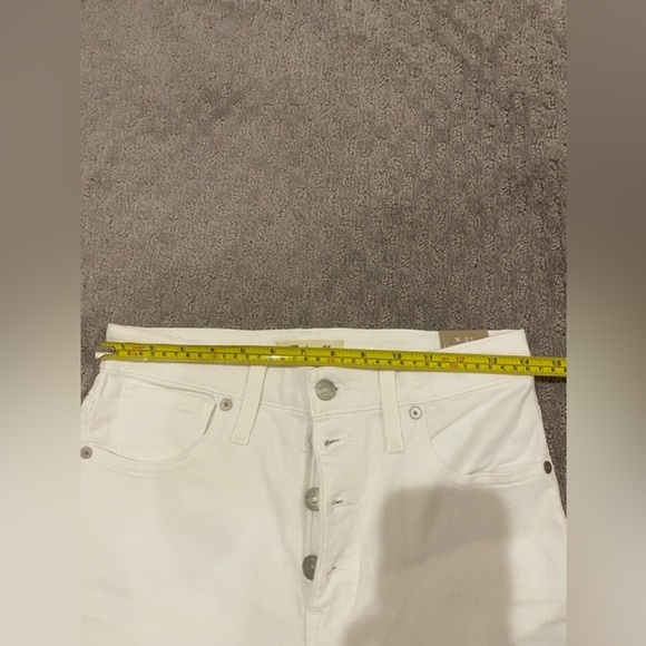 Madewell Curvy High-Rise Skinny Crop Jeans in Pure White: Button-Front Edition - Picture 10 of 11